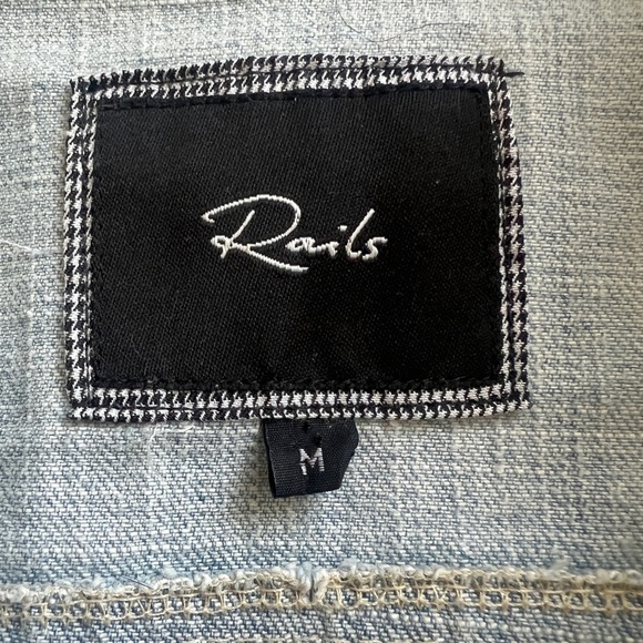 Rails Women’s Denim Jean Vest Sleeveless Light Wash Distressed Button Size M - Picture 3 of 5